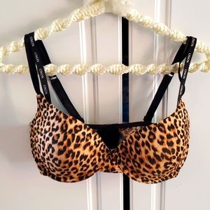 XOXO set of 2 underwire bras, sz 36D. Leopard print and black.